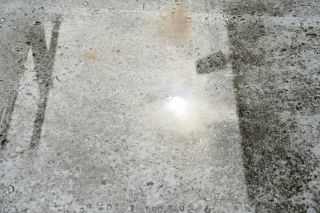 spiegelung im beton mit rost